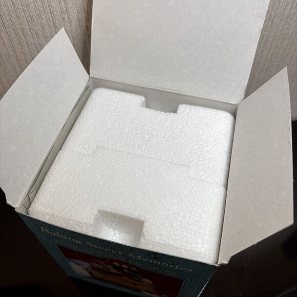 Vintage Enesco Music Box Mice Baking Plays Candy Man Baking Sweet Memories 1995 - Picture 16 of 16